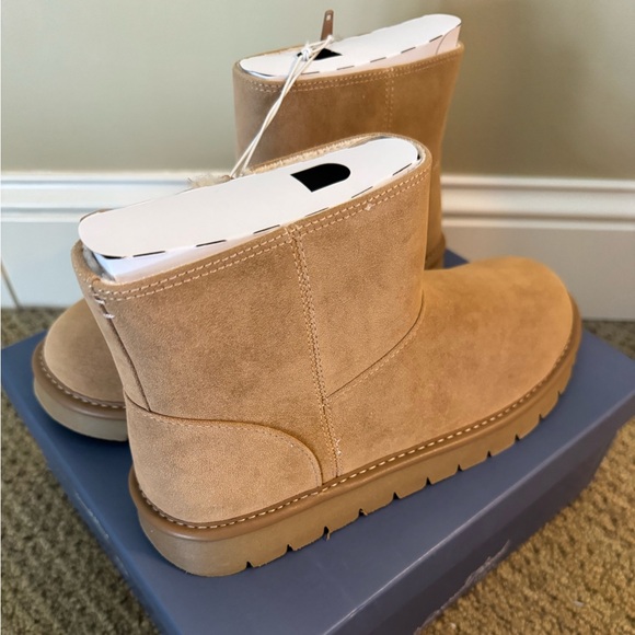 Universal Thread Tan Winter Boots - Picture 3 of 7